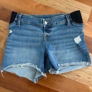 Ingrid & Isabel maternity shorts